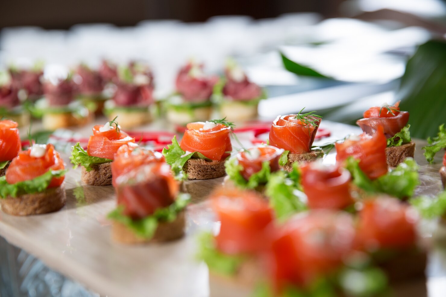 Catering na imprezę urodzinową – czy to się opłaca?