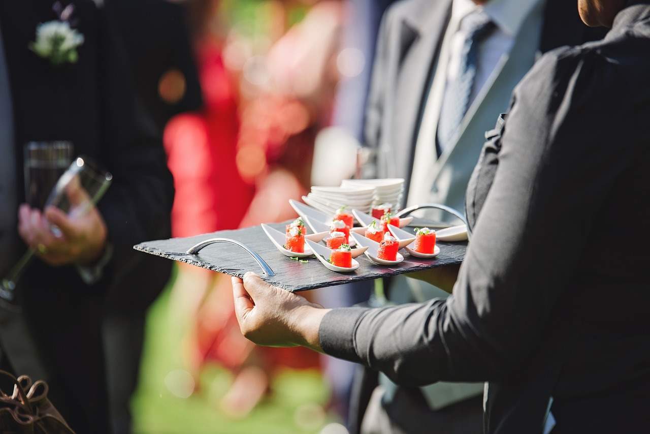 Polityka odwołań w cateringu: Jakie są prawa klienta?