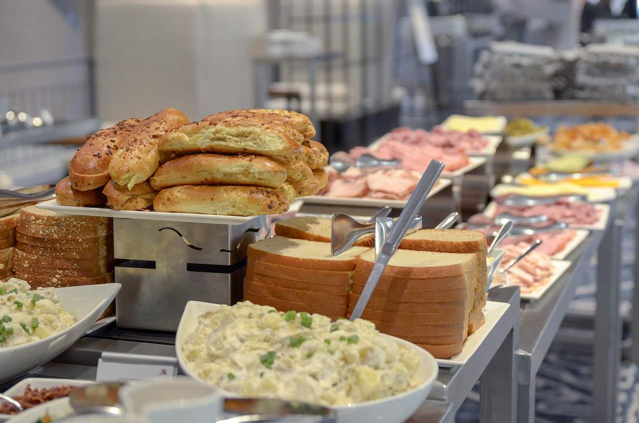 Catering na Imprezy Firmowe: Pomysły na Eleganckie Menu dla Biznesu