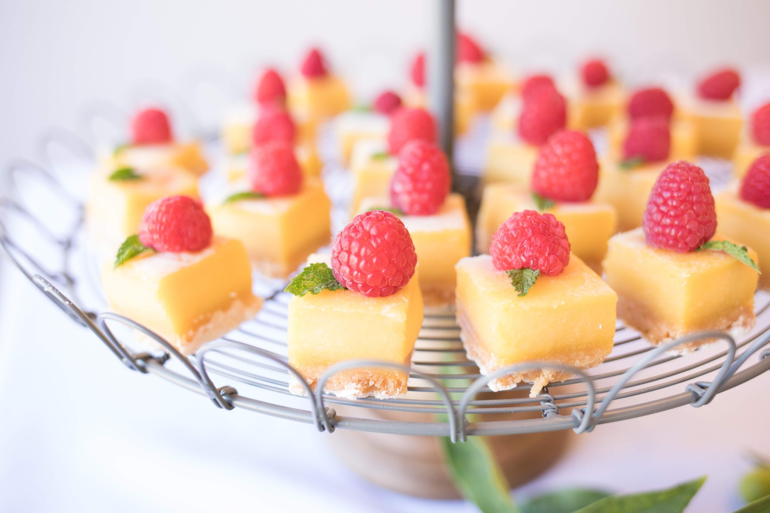 Jakie dodatkowe usługi warto rozważyć przy wyborze cateringu?